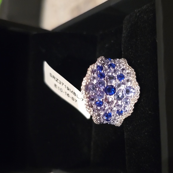 BEAUTIFUL STERLING SILVER BLUE SAPPHIRE STONES RING SIZE 7 - Picture 4 of 15